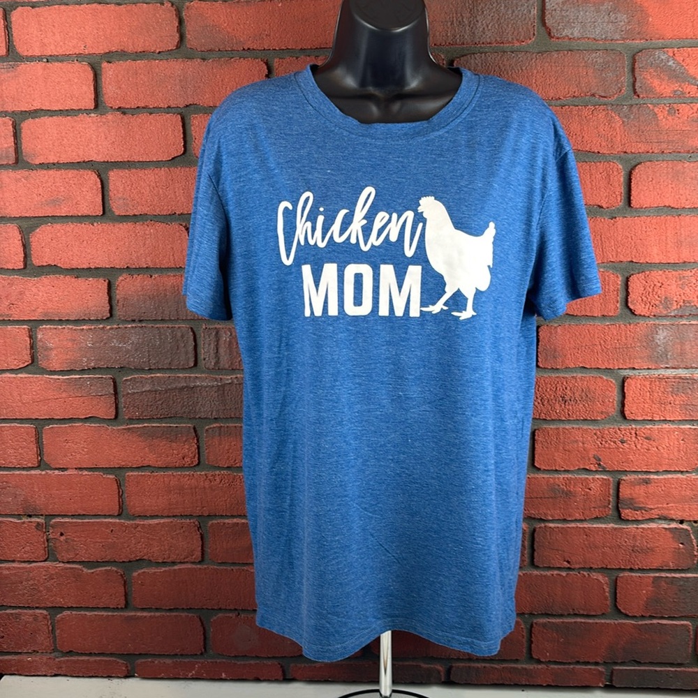 Chicken Mom Shirt‎ Womans Medium